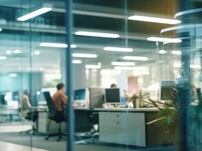 Modernes, optimal ausgeleuchtetes Büro.