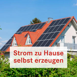 Photovoltaik-Anlage auf einem Einfamilienhaus zur eigenen Stromerzeugung. Photovoltaik-Anlage auf einem Einfamilienhaus zur eigenen Stromerzeugung.