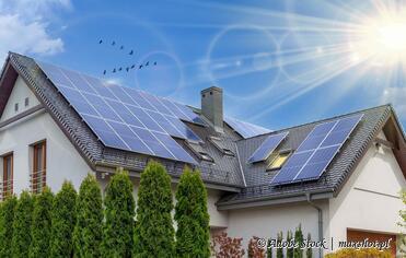 Großzügige Solaranlage auf einem Einfamilienhaus.