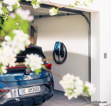 Sie können durch Eigenverbrauch von Solarstrom Kosten senken und Ihr E-Auto effizient laden.