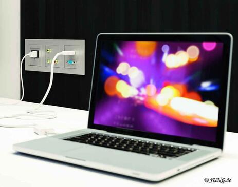 Gewusst? Ein Laptop verbraucht weniger Strom als ein Desktop-Computer.