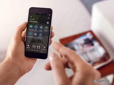 Steuerung der Smart-Home-Anwendung durch ein mobiles Endgerät.